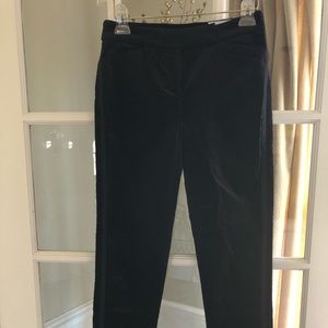 WHBM BLACK VELVET ANKLE PANTS. 00R